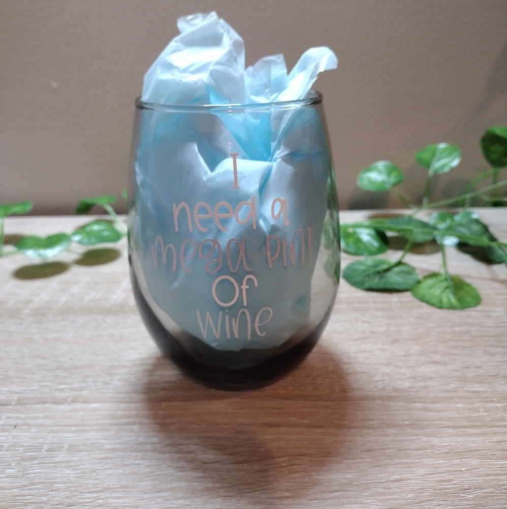 Handmade "I need a mega Pint of wine" Wine Glass Tumbler - Picture 2 of 2